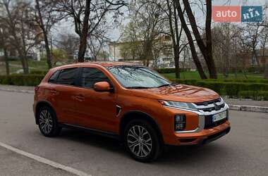 Внедорожник / Кроссовер Mitsubishi Outlander Sport 2022 в 