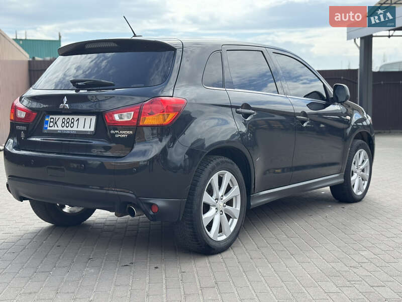 Внедорожник / Кроссовер Mitsubishi Outlander Sport 2015 в Ровно