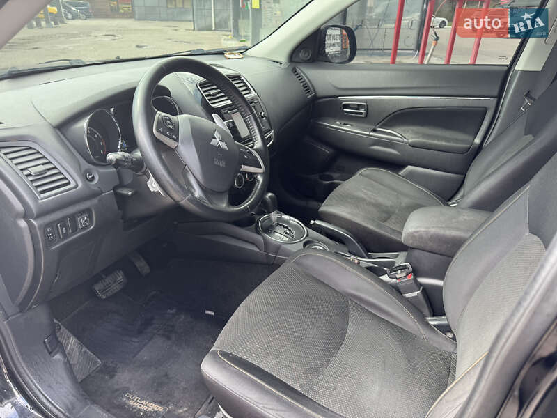 Внедорожник / Кроссовер Mitsubishi Outlander Sport 2015 в Ровно