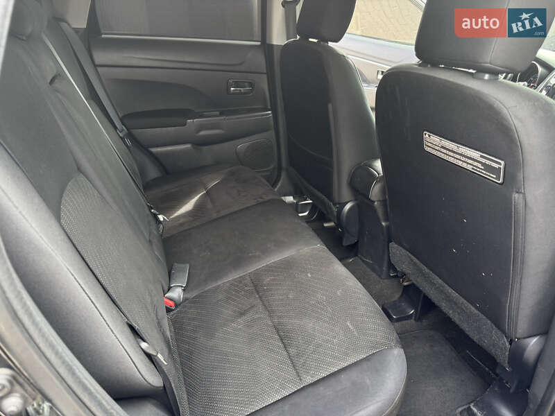 Внедорожник / Кроссовер Mitsubishi Outlander Sport 2015 в Ровно