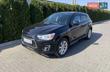 Позашляховик / Кросовер Mitsubishi Outlander Sport 2015 в 