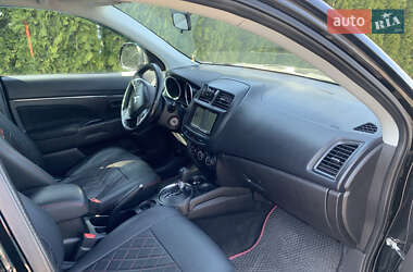 Позашляховик / Кросовер Mitsubishi Outlander Sport 2015 в 