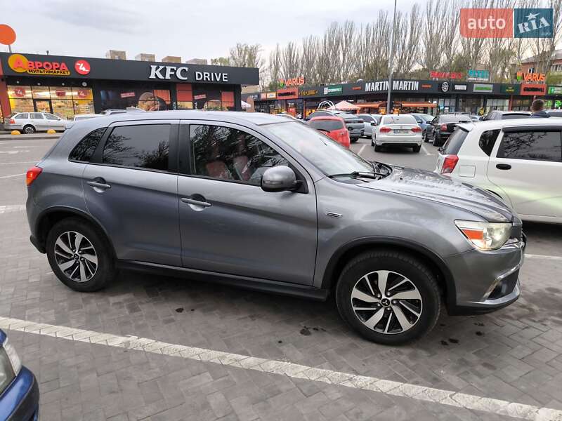 Внедорожник / Кроссовер Mitsubishi Outlander Sport 2016 в Кривом Роге