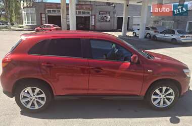 Позашляховик / Кросовер Mitsubishi Outlander Sport 2014 в 