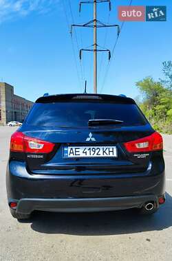 Внедорожник / Кроссовер Mitsubishi Outlander Sport 2013 в 