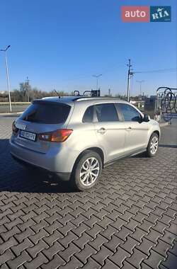 Внедорожник / Кроссовер Mitsubishi Outlander Sport 2012 в 