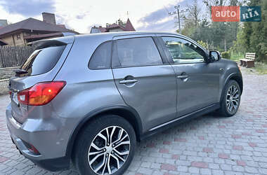 Позашляховик / Кросовер Mitsubishi Outlander Sport 2017 в 