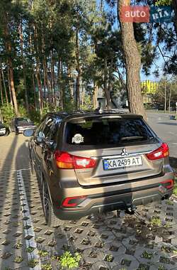 Позашляховик / Кросовер Mitsubishi Outlander Sport 2018 в 