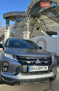 Позашляховик / Кросовер Mitsubishi Outlander Sport 2020 в 