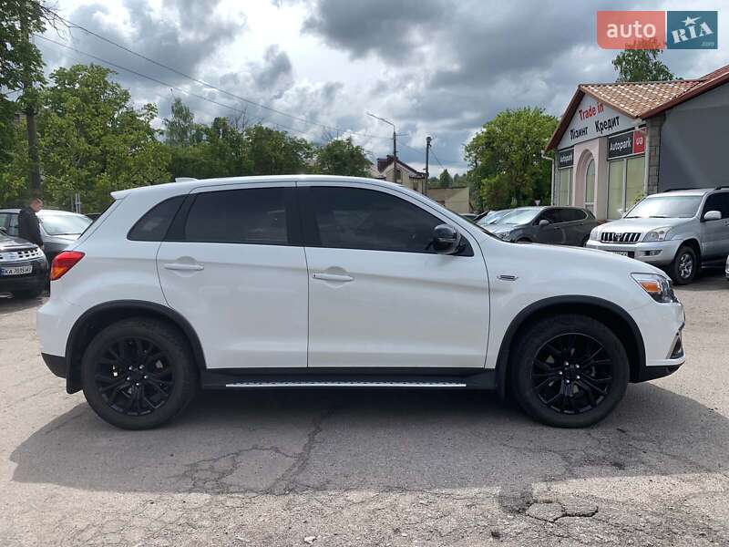 Внедорожник / Кроссовер Mitsubishi Outlander Sport 2018 в Виннице