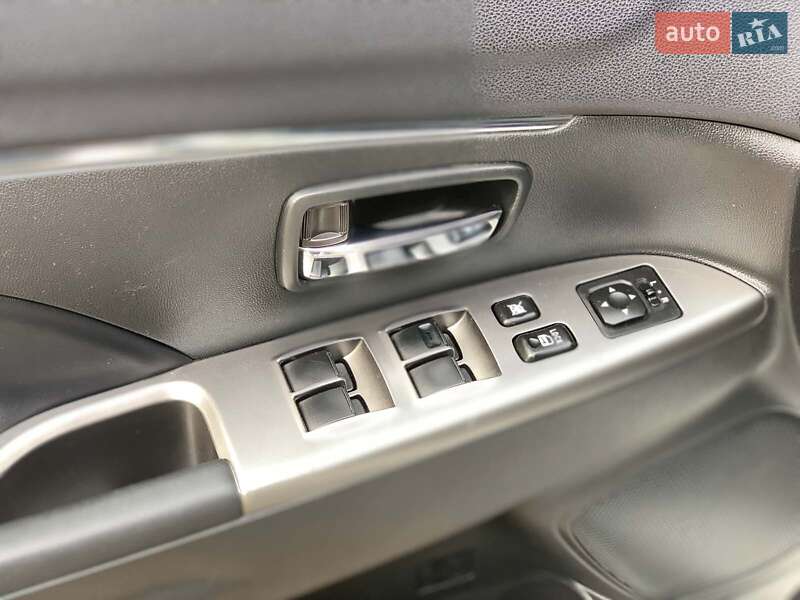 Внедорожник / Кроссовер Mitsubishi Outlander Sport 2018 в Виннице