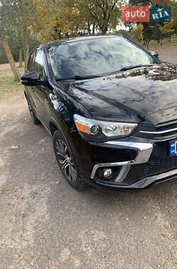 Позашляховик / Кросовер Mitsubishi Outlander Sport 2018 в 