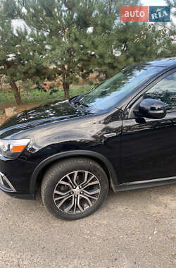 Позашляховик / Кросовер Mitsubishi Outlander Sport 2018 в 