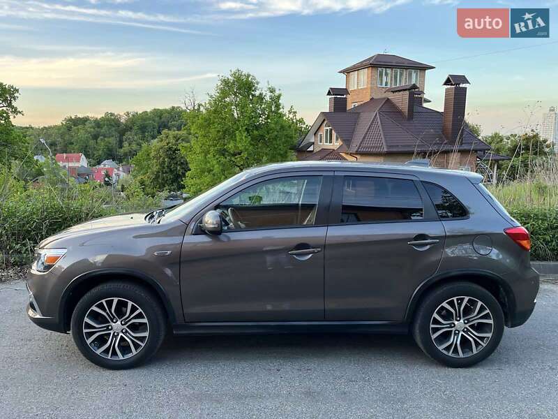 Внедорожник / Кроссовер Mitsubishi Outlander Sport 2019 в Киеве