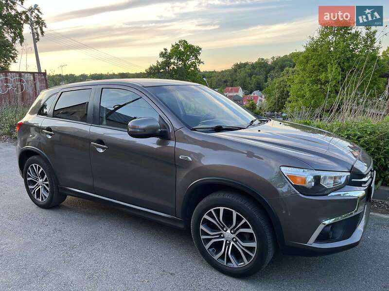 Внедорожник / Кроссовер Mitsubishi Outlander Sport 2019 в Киеве