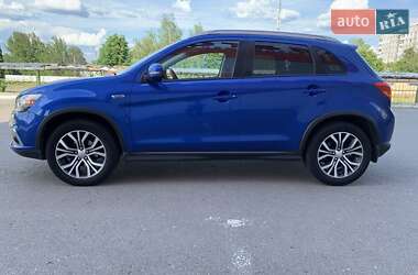 Внедорожник / Кроссовер Mitsubishi Outlander Sport 2017 в 