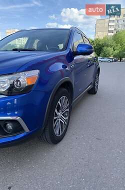 Внедорожник / Кроссовер Mitsubishi Outlander Sport 2017 в 