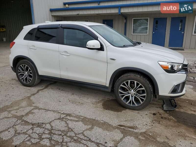 Позашляховик / Кросовер Mitsubishi Outlander Sport 2018 в Львові