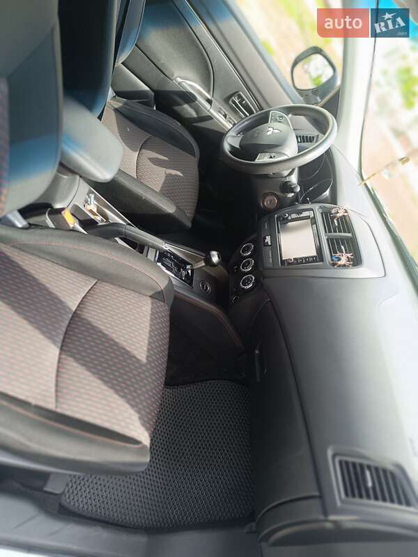 Внедорожник / Кроссовер Mitsubishi Outlander Sport 2018 в Харькове