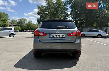 Внедорожник / Кроссовер Mitsubishi Outlander Sport 2015 в 