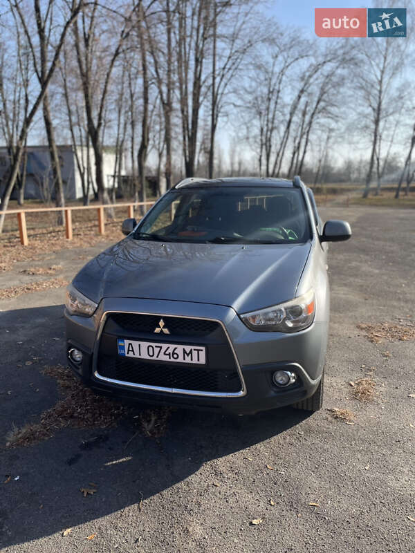 Внедорожник / Кроссовер Mitsubishi Outlander Sport 2011 в Звенигородке