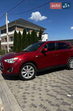 Внедорожник / Кроссовер Mitsubishi Outlander Sport 2015 в 