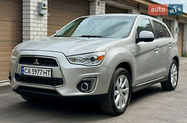 Позашляховик / Кросовер Mitsubishi Outlander Sport 2014 в Києві