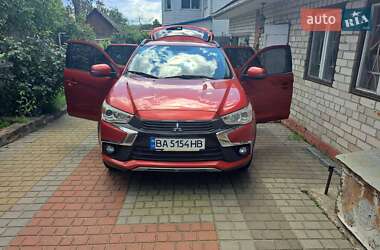 Позашляховик / Кросовер Mitsubishi Outlander Sport 2016 в 
