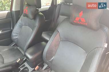 Позашляховик / Кросовер Mitsubishi Outlander Sport 2016 в 