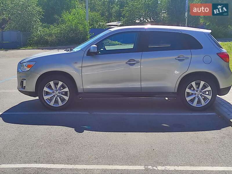 Позашляховик / Кросовер Mitsubishi Outlander Sport 2014 в Чернігові