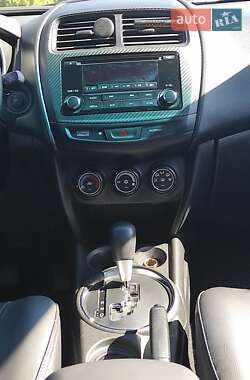 Внедорожник / Кроссовер Mitsubishi Outlander Sport 2014 в 