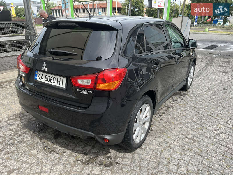 Внедорожник / Кроссовер Mitsubishi Outlander Sport 2015 в Бобрике