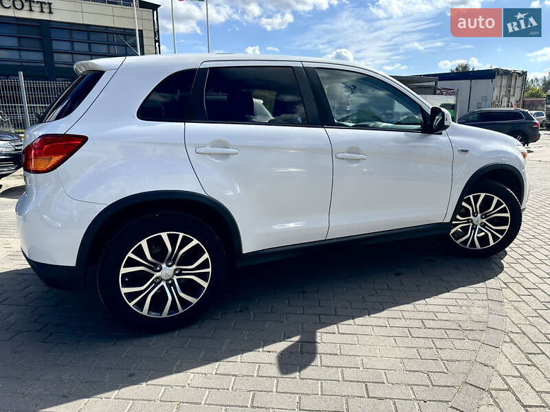 Позашляховик / Кросовер Mitsubishi Outlander Sport 2016 в Львові