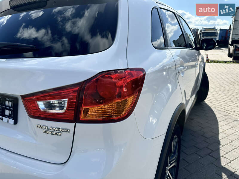 Позашляховик / Кросовер Mitsubishi Outlander Sport 2016 в Львові