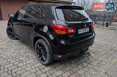 Позашляховик / Кросовер Mitsubishi Outlander Sport 2017 в 