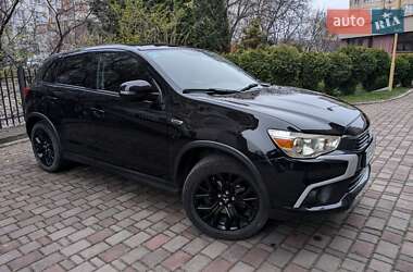 Позашляховик / Кросовер Mitsubishi Outlander Sport 2017 в 