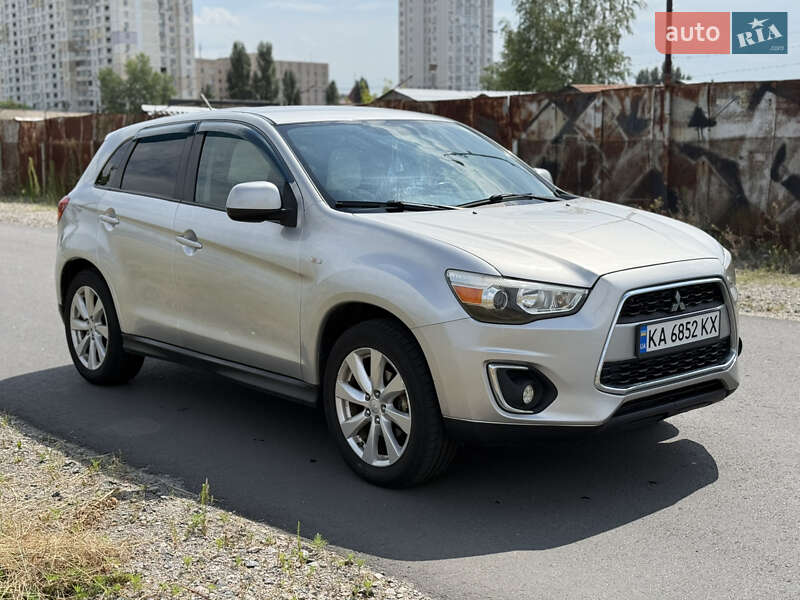 Позашляховик / Кросовер Mitsubishi Outlander Sport 2013 в Києві