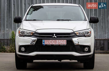 Внедорожник / Кроссовер Mitsubishi Outlander Sport 2018 в 
