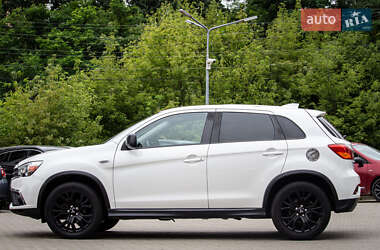 Внедорожник / Кроссовер Mitsubishi Outlander Sport 2018 в 