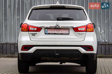 Внедорожник / Кроссовер Mitsubishi Outlander Sport 2018 в 