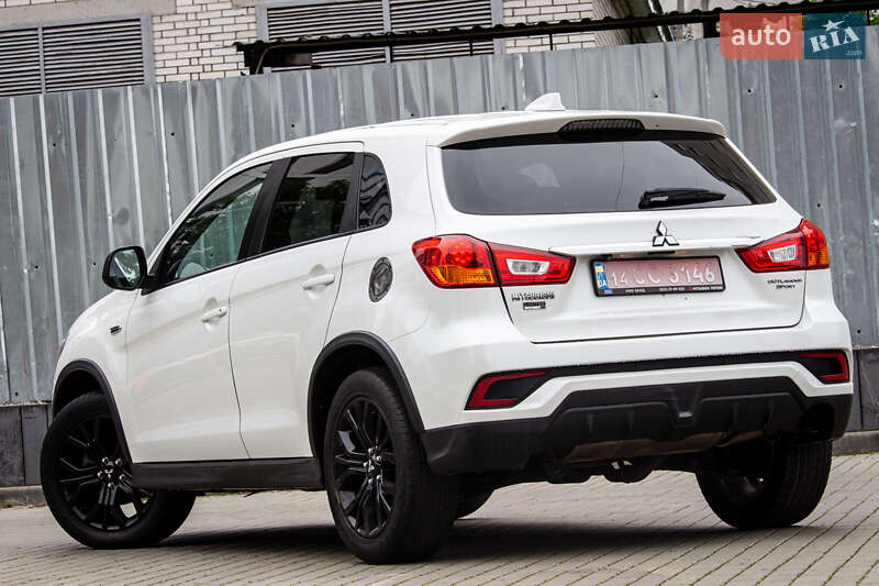 Внедорожник / Кроссовер Mitsubishi Outlander Sport 2018 в Львове