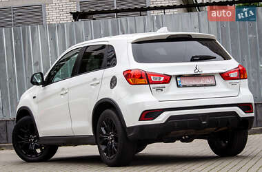Внедорожник / Кроссовер Mitsubishi Outlander Sport 2018 в 