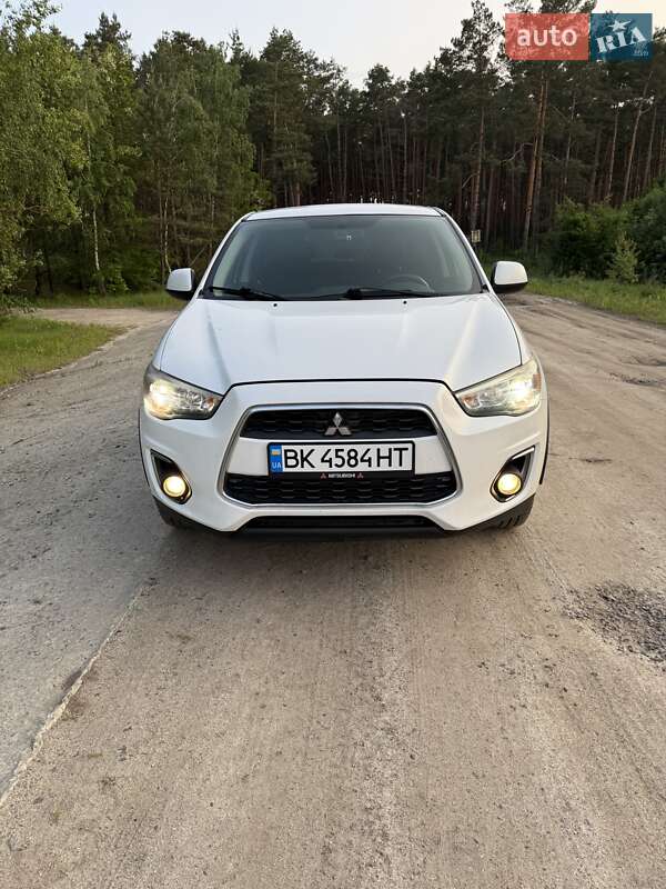 Позашляховик / Кросовер Mitsubishi Outlander Sport 2014 в Рівному