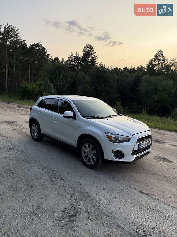 Позашляховик / Кросовер Mitsubishi Outlander Sport 2014 в Рівному