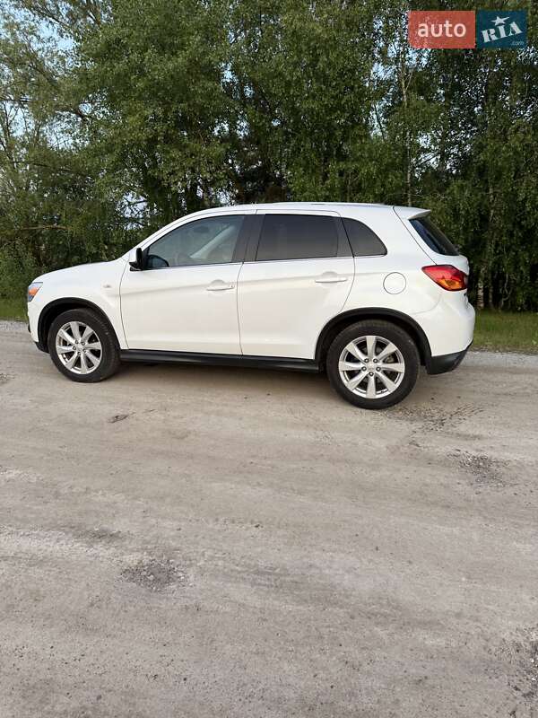 Позашляховик / Кросовер Mitsubishi Outlander Sport 2014 в Рівному