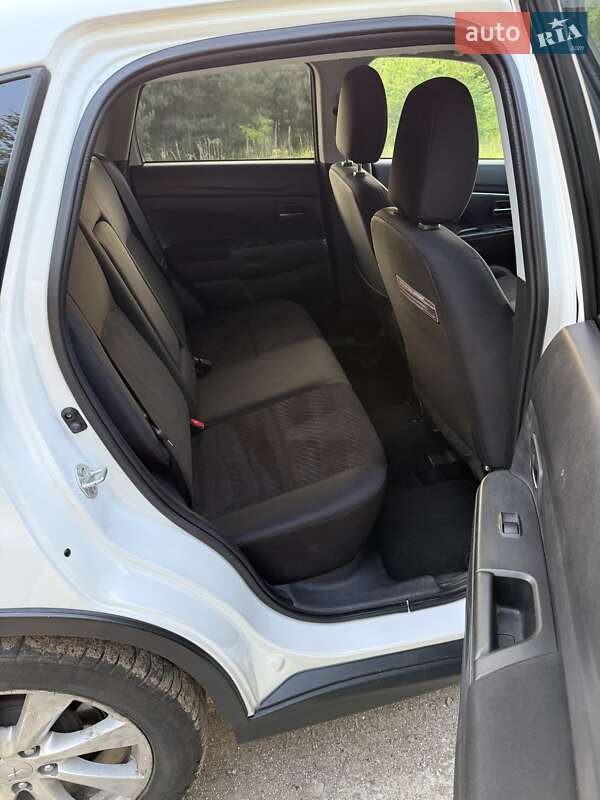 Позашляховик / Кросовер Mitsubishi Outlander Sport 2014 в Рівному