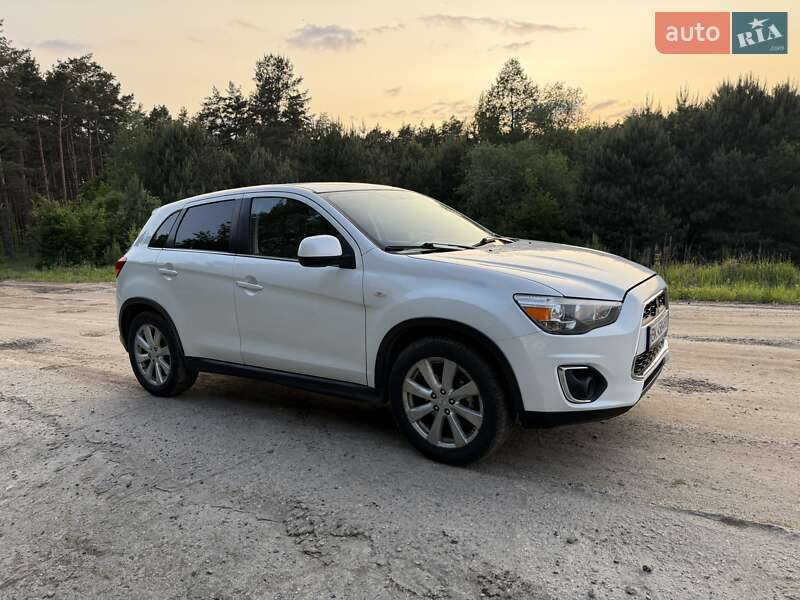 Позашляховик / Кросовер Mitsubishi Outlander Sport 2014 в Рівному