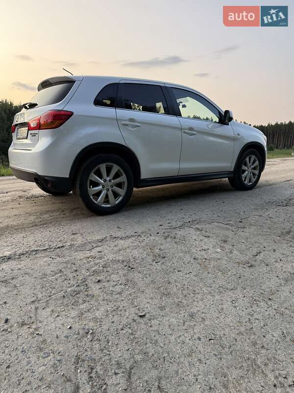 Позашляховик / Кросовер Mitsubishi Outlander Sport 2014 в Рівному