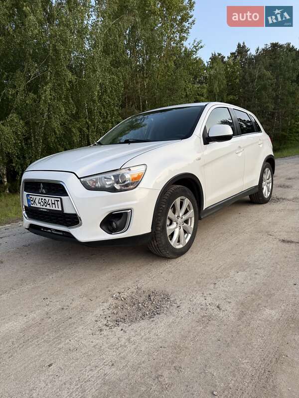 Позашляховик / Кросовер Mitsubishi Outlander Sport 2014 в Рівному