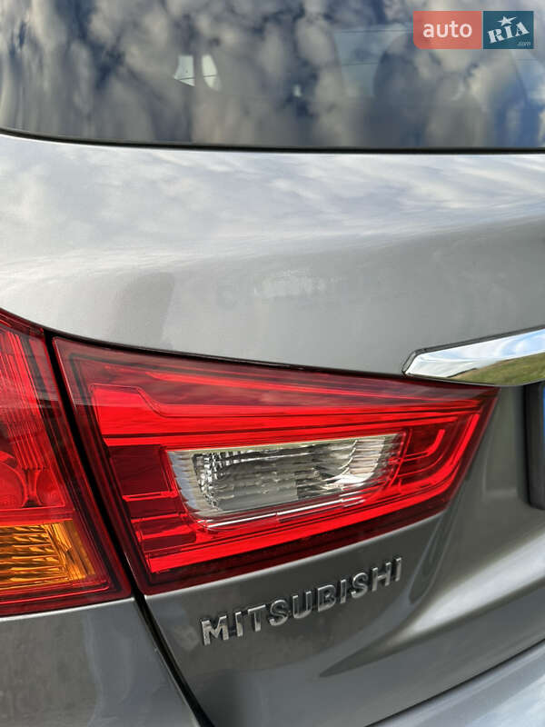 Внедорожник / Кроссовер Mitsubishi Outlander Sport 2018 в Виннице